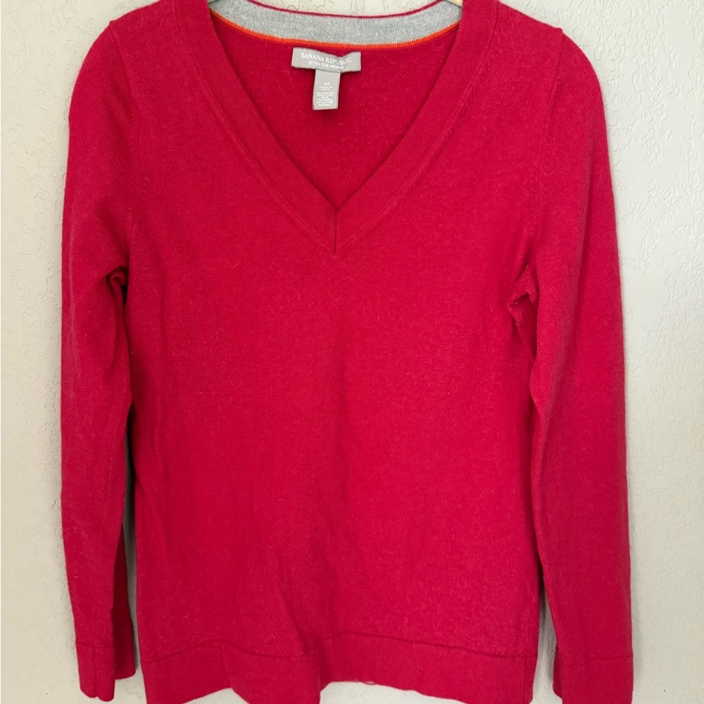 Banana Republic Women's V-Neck Sweater - Red